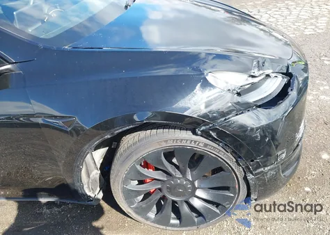 2021 Tesla Model Y Performance Dual Motor All-Wheel Drive z USA, uszkodzony, nr VIN 5YJYGDEF7MF151301